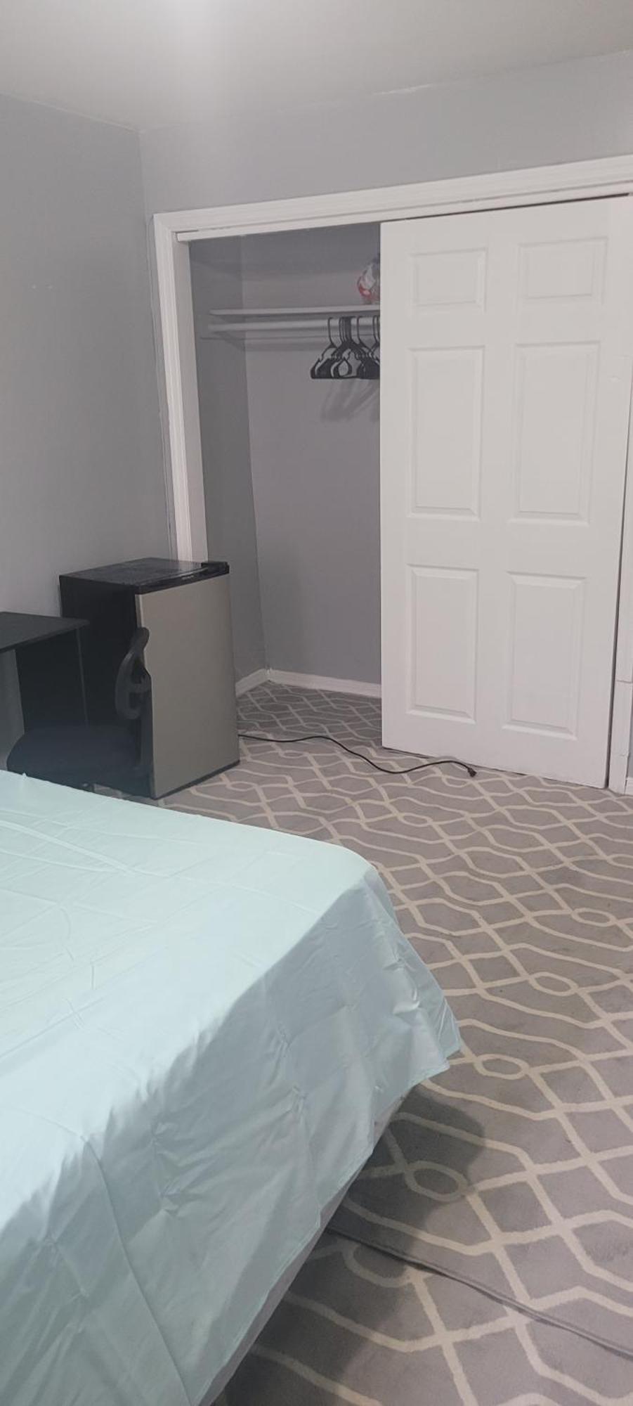 Room In A Beach House With King Size Bed In A Landlord Hosted Three Bedroom Apartment New York Exterior foto
